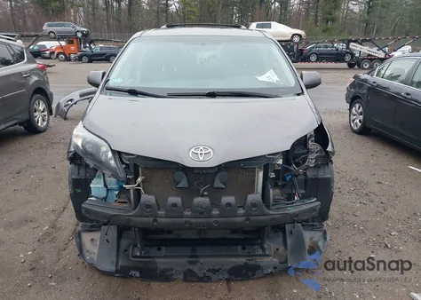 2011 Toyota Sienna Se z USA, uszkodzony, nr VIN 5TDXK3DC7BS131389